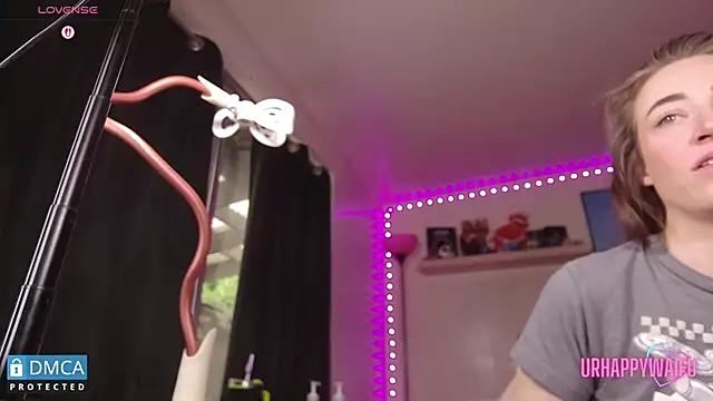 urhappywaifu online show from September 20, 12:10 am