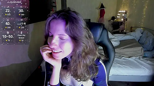 Agata in Wonderland online show from November 11, 1:52 pm