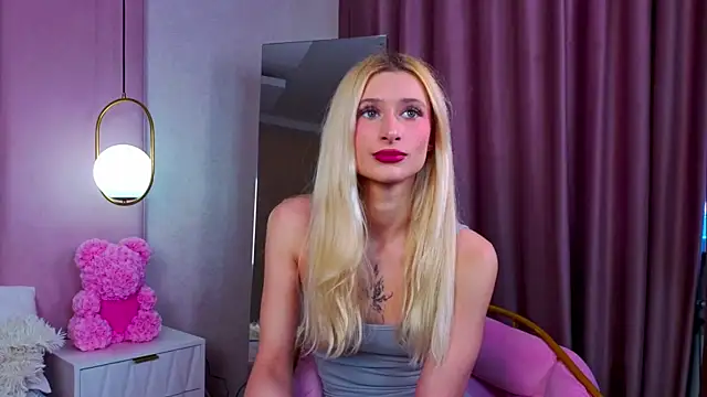 Monica Leen online show from November 18, 6:25 am