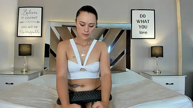 cellestehot online show from January 13, 2:21 pm