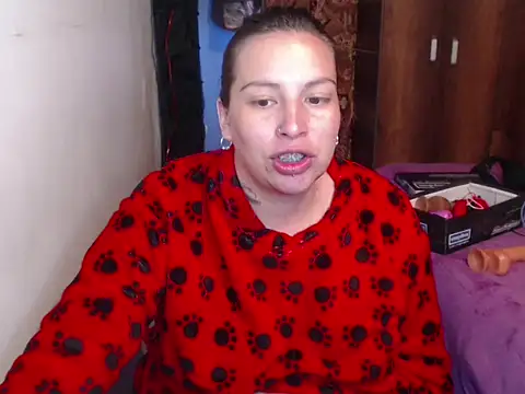 cloequeen15 online show from April 16, 8:30 pm