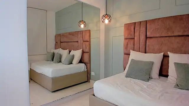 hannah miltonn online show from November 15, 10:44 pm