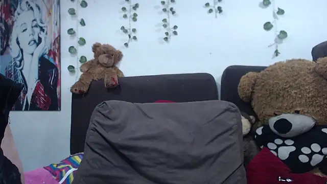 Samanta milf84 online show from April 18, 7:07 pm