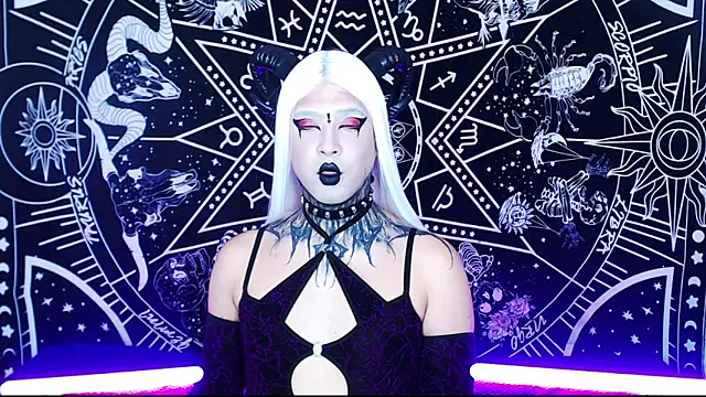 naomi satan online show from April 17, 11:18 pm