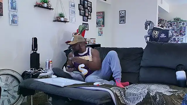 Str8ishVegasGuy online show from October 25, 8:15 pm