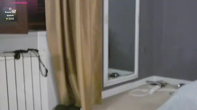 Leah Brooks online show from December 5, 4:56 am