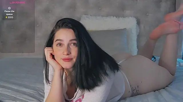 Leah Brooks online show from November 19, 4:51 pm