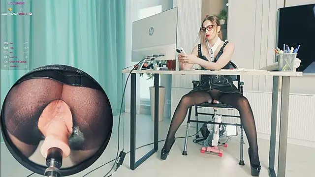 milahouston online show from November 20, 7:31 am