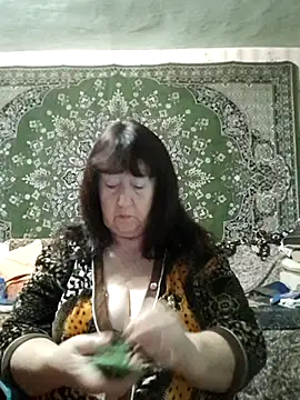 CrystalLime6411 online show from November 30, 2:27 am