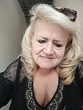 Snapshot of Belladama61 chatting on September 27, 12:23 pm Belladama61 online show from September 27, 12:23 pm