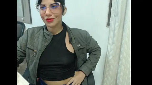 SamantaSweett  online show from April 15, 4:57 am