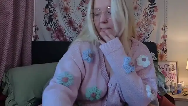 Daisyxoxo  online show from April 13, 8:48 am