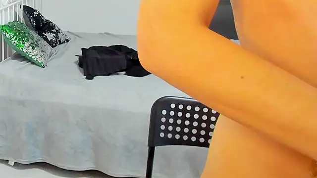 alesquirt33 online show from November 5, 7:57 am