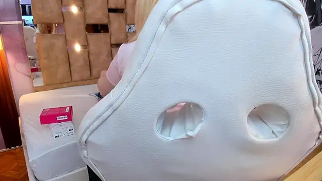 Melody Lolii online show from March 25, 6:33 pm