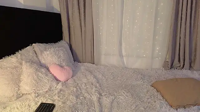 LunaVelvet777 online show from March 19, 7:18 pm