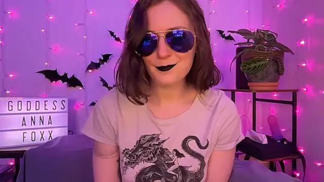 mistressannafoxx online show from December 4, 10:10 pm