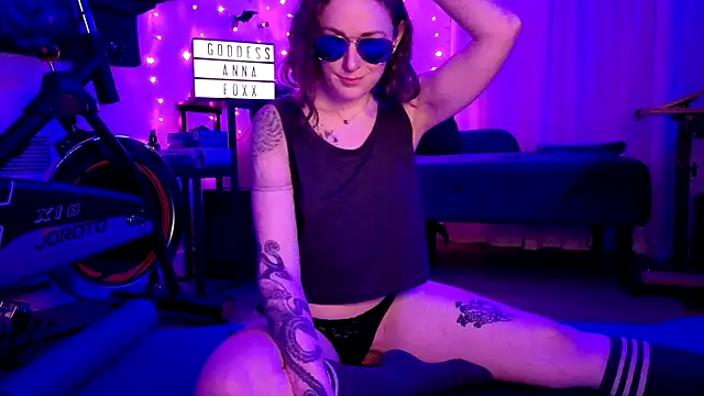 mistressannafoxx online show from April 11, 3:12 am