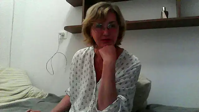 IrynaMolbertx online show from September 24, 7:35 pm