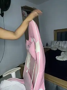 Andrea-Lu online show from November 9, 1:45 am