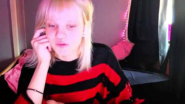 Elieiza xo online show from April 18, 10:07 am