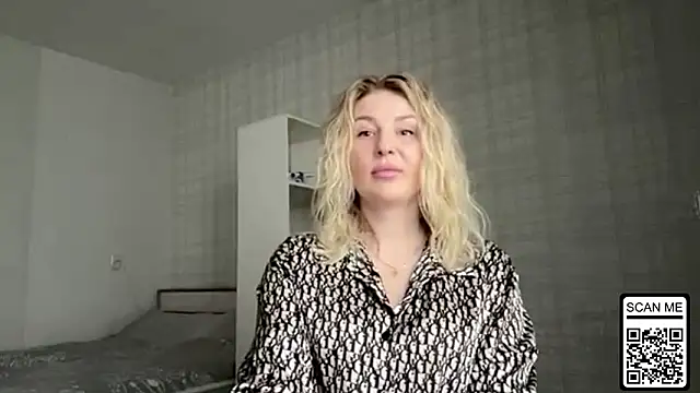 Blondie xoxoxo online show from March 21, 8:41 am