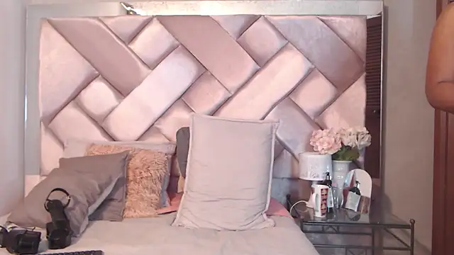 Ashleyroberst online show from March 9, 2:53 pm