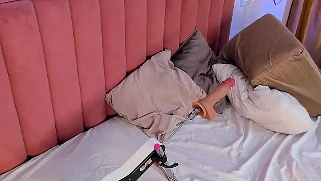 Tessa Sinclaire online show from April 21, 1:42 am