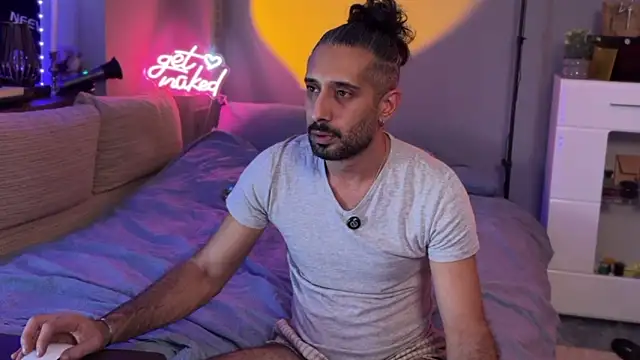 Secret Lovers1 online show from April 10, 11:22 pm