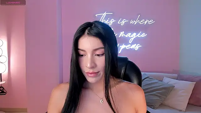 MaddisonTaylor1 online show from May 1, 8:01 pm