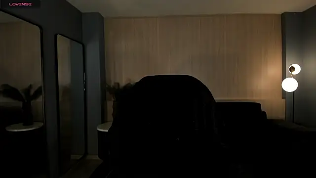 Snapshot of MilaColeman chatting on October 17, 2:04 am MilaColeman online show from October 17, 2:04 am