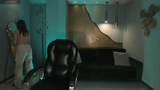 LizzCooper online show from December 16, 4:07 am