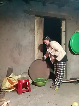 quynhkoolbae online show from November 28, 1:25 pm