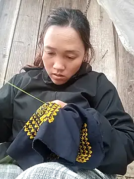 miumiu 00 online show from November 5, 9:36 am