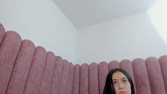 EmilyHanks  online show from April 16, 8:08 pm