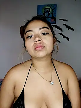 Snapshot of Emily__Hott chatting on October 19, 12:29 pm Emily Hott online show from October 19, 12:29 pm