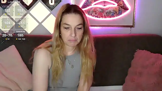 XBellaXundXUweX online show from February 9, 9:11 am