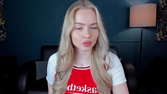 AvroraGoldie online show from October 5, 10:31 am