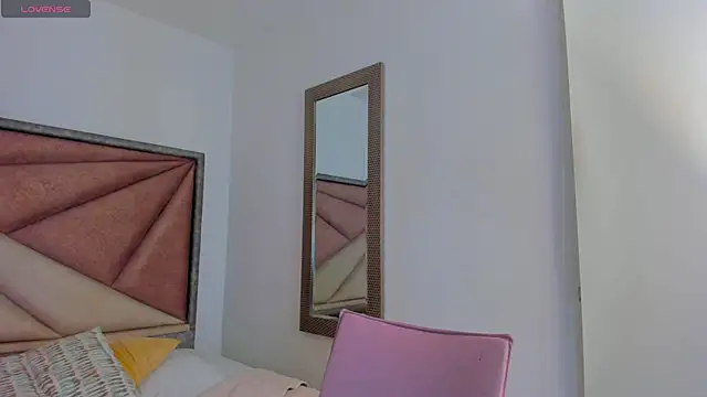 SaraWagner  online show from April 16, 12:11 am