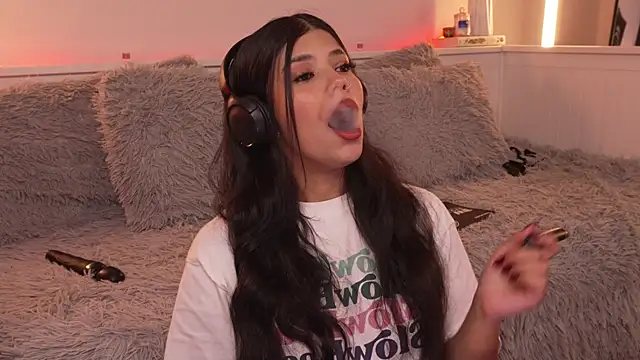 sophieee art online show from January 12, 4:40 am