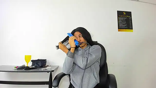 Aisha hotts777 online show from November 15, 4:13 am