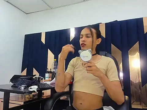 Aisha hotts777 online show from November 11, 3:35 am