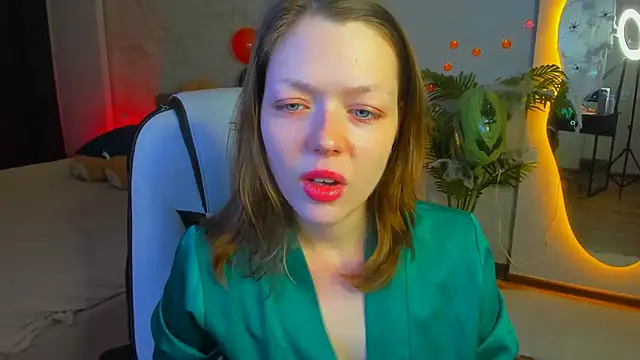 Lunar Lily online show from November 1, 5:33 am