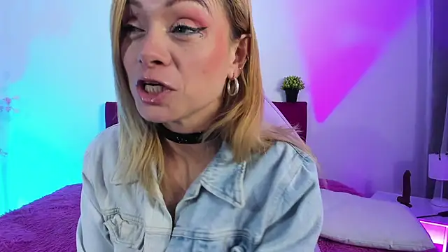 Snapshot of scarlett_blake11 chatting on September 13, 5:26 am scarlett blake11 online show from September 13, 5:26 am