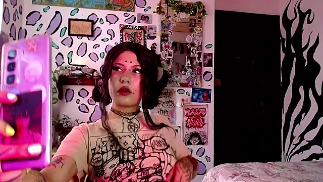 Snapshot of MistressMariam_ chatting on September 24, 8:52 pm MistressMariam  online show from September 24, 8:52 pm