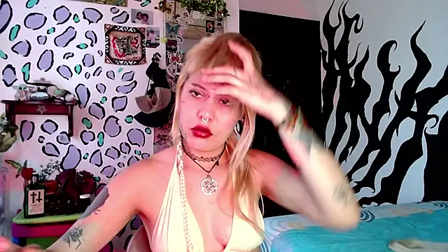 Snapshot of MistressMariam_ chatting on September 20, 9:57 pm MistressMariam  online show from September 20, 9:57 pm