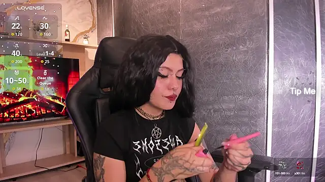 Snapshot of MistressMariam_ chatting on October 16, 6:43 pm MistressMariam  online show from October 16, 6:43 pm