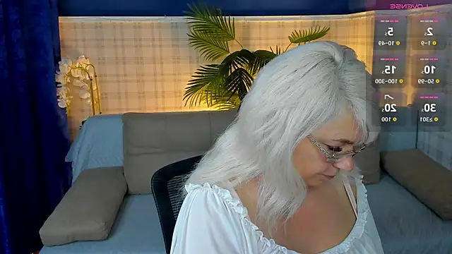 Hella Fabel online show from November 13, 1:15 am