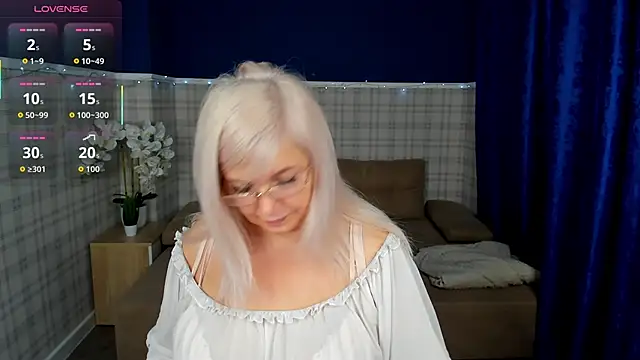 Hella Fabel online show from February 11, 1:20 am