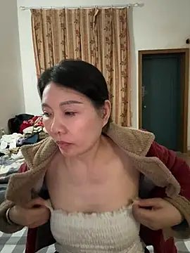 xiiuuff18 online show from February 12, 10:28 am