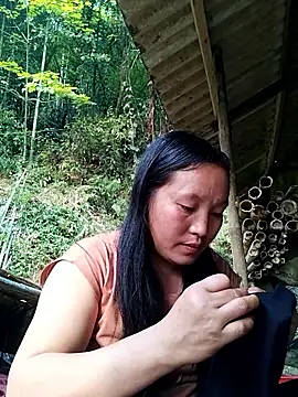 miss-su online show from March 27, 8:37 am